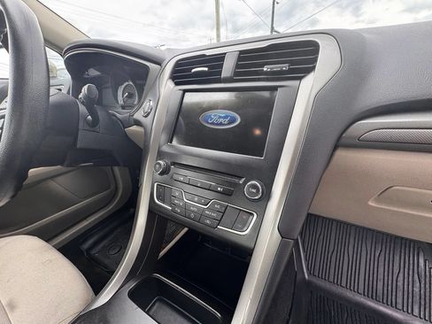 Used 2018 Ford Fusion SE w/ Fusion SE Technology Package FWD image 25
