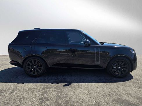 Used 2025 Land Rover Range Rover SE AWD/4WD image 6