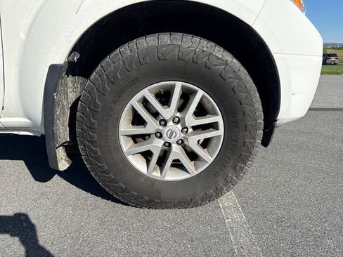 Used 2019 Nissan Frontier SV image 11