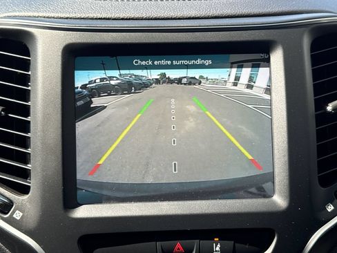 Used 2022 Jeep Cherokee Latitude Lux FWD image 19