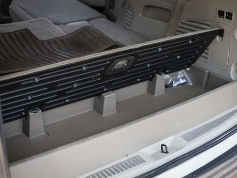 Used 2017 Cadillac Escalade Luxury AWD/4WD image 82