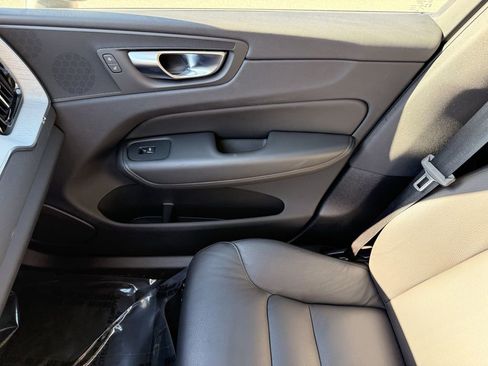 Certified 2025 Volvo XC60 B5 Plus image 30
