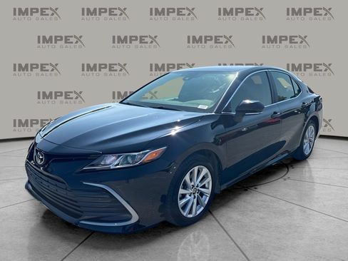 Used 2021 Toyota Camry LE w/ Convenience Package FWD image 1