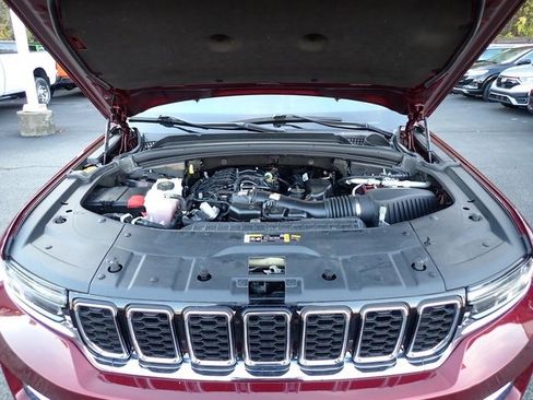 Certified 2024 Jeep Grand Cherokee Limited image 12