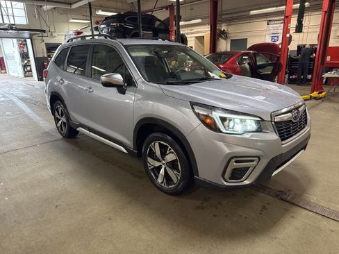 Used 2019 Subaru Forester Touring image 4