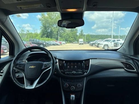 Used 2022 Chevrolet Trax LT w/ LT Convenience Package AWD/4WD image 22