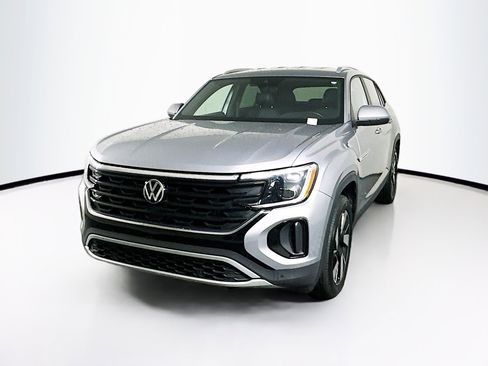 Used 2024 Volkswagen Atlas Cross Sport SE image 3