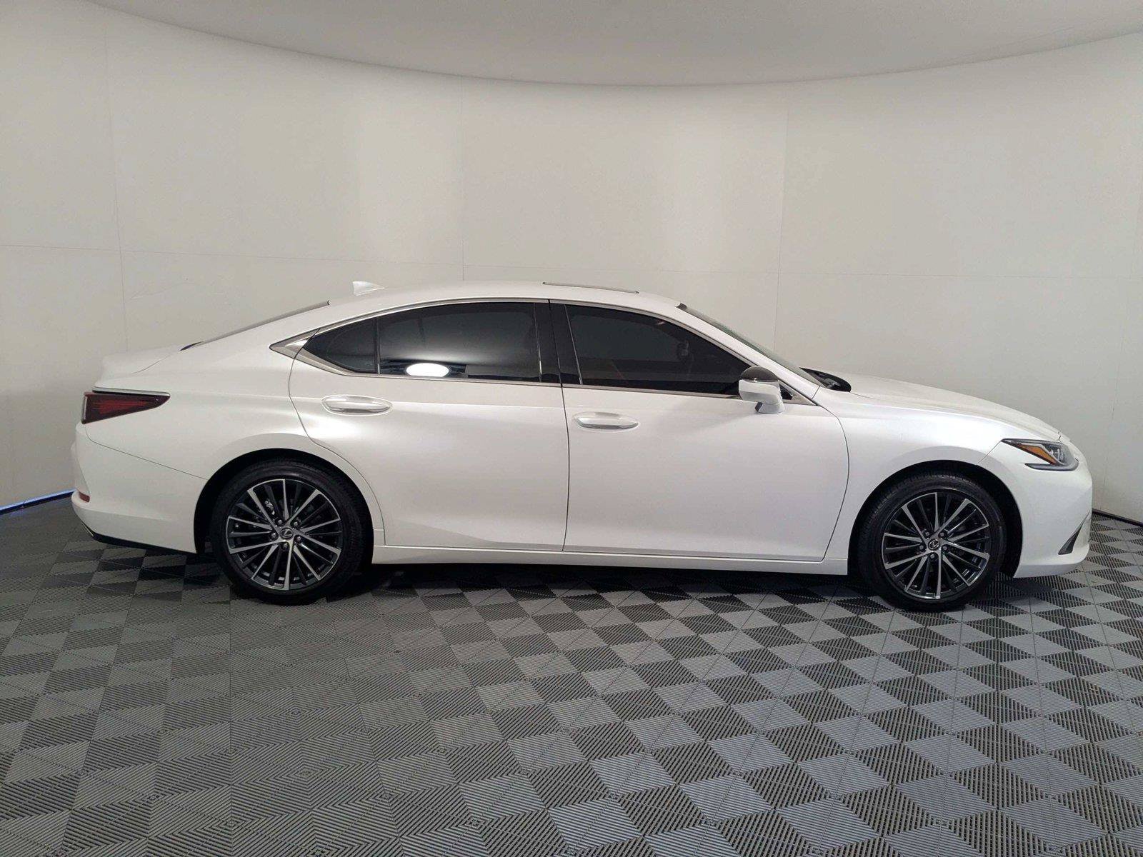 Used 2025 Lexus ES 350 w/ Premium Package FWD image 4