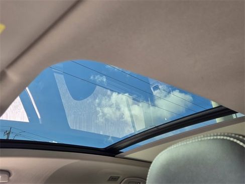 Certified 2025 Volkswagen Atlas SEL image 19