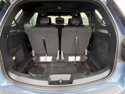 Used 2018 Ford Explorer XLT w/ Equipment Group 202A AWD/4WD image 16