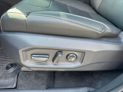 Used 2026 Toyota Tundra Limited AWD/4WD image 13