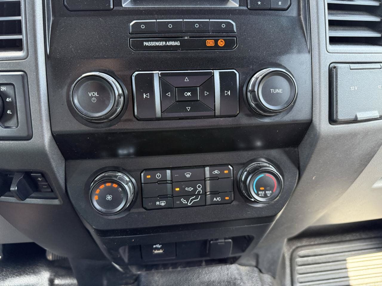 Used 2019 Ford F250 XL w/ Power Equipment Group AWD/4WD image 29