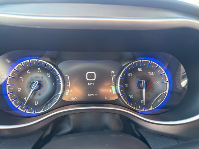 Certified 2024 Chrysler Pacifica Touring-L FWD image 14
