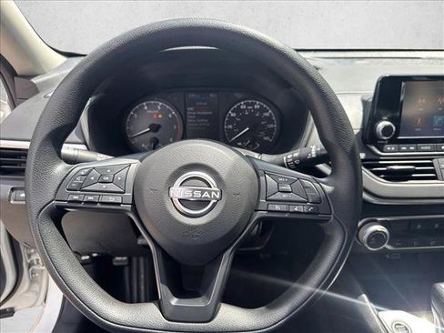 Used 2023 Nissan Altima 2.5 S FWD image 17