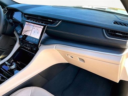 Used 2023 Jeep Grand Cherokee Limited w/ Trailer Tow Prep Group (B) image 16