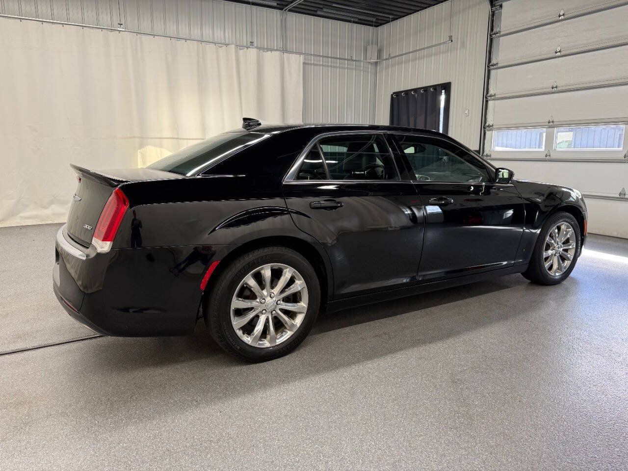 Used 2016 Chrysler 300 Limited w/ Driver Convenience Group AWD/4WD image 4