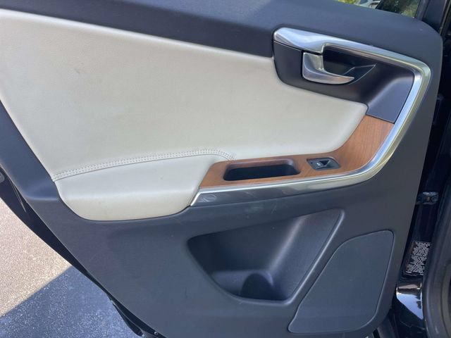 Used 2017 Volvo XC60 T5 Inscription w/ Preferred Option Package AWD/4WD image 12