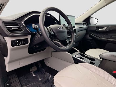 Used 2025 Ford Escape Platinum w/ Premium Technology Package AWD/4WD image 9