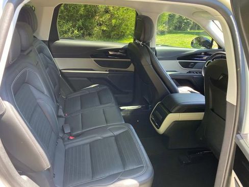 Used 2024 Lincoln Nautilus Reserve AWD/4WD image 32