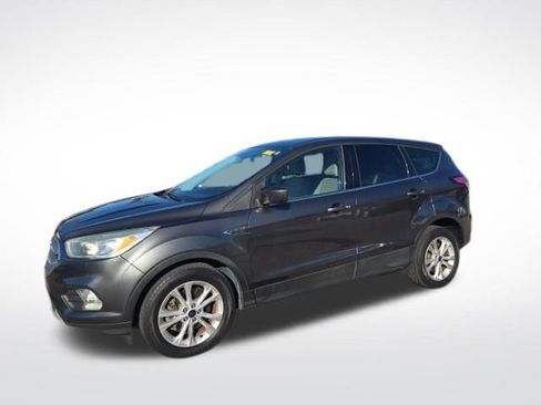 Used 2017 Ford Escape SE image 3
