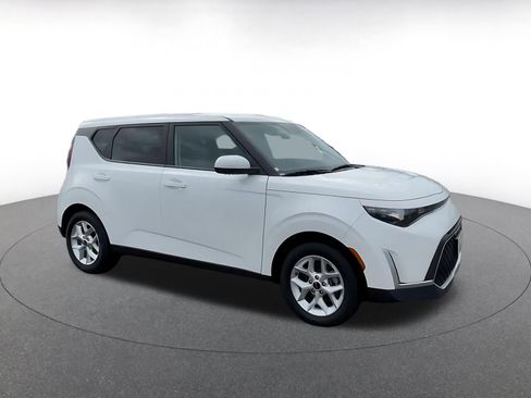 Used 2025 Kia Soul LX w/ LX Technology Package image 2