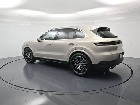 Certified 2026 Porsche Cayenne S AWD/4WD image 3