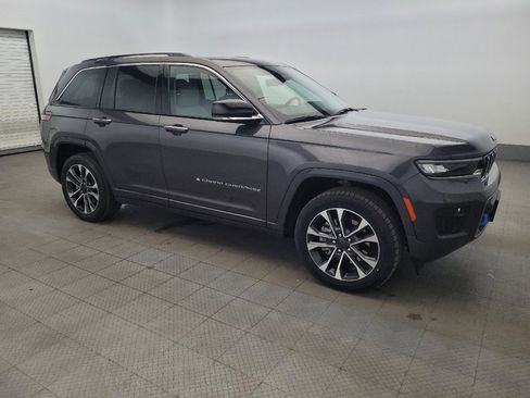 Used 2022 Jeep Grand Cherokee Overland w/ Luxury Tech Group IV AWD/4WD image 11