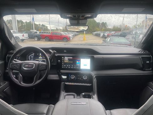 Used 2024 GMC Sierra 2500 AT4X image 9