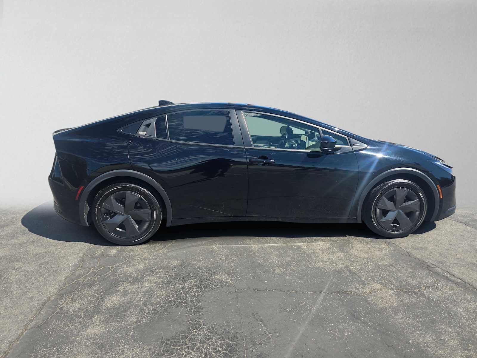 Used 2023 Toyota Prius LE FWD image 2