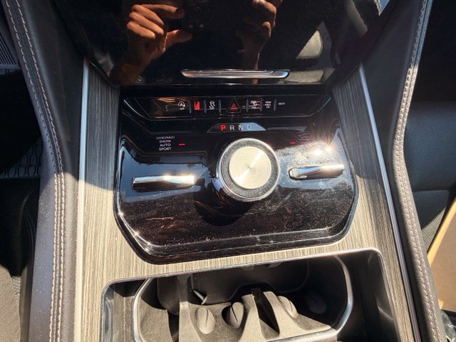 Used 2024 Jeep Wagoneer Series III AWD/4WD image 11