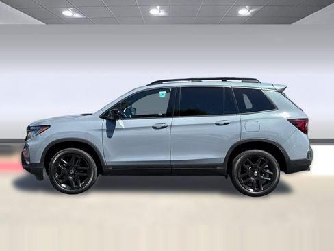 Used 2025 Honda Passport Black Edition image 2