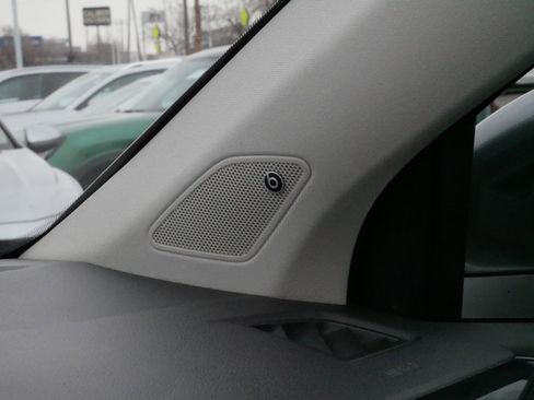 Certified 2022 Volkswagen Taos SEL image 34