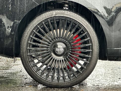 New 2026 Land Rover Range Rover SE image 13