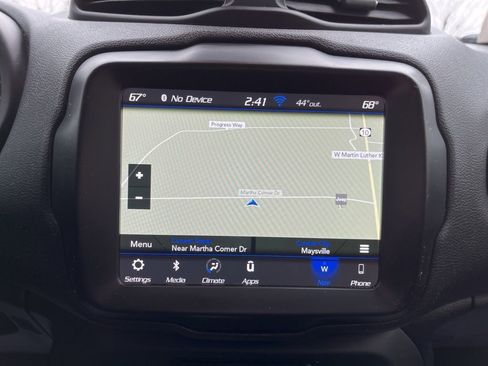 Used 2018 Jeep Renegade Altitude w/ UConnect 8.4 Nav Group FWD image 25