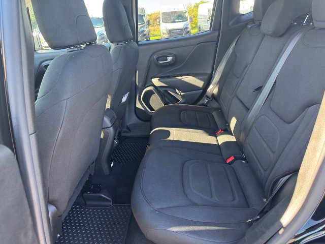 Certified 2022 Jeep Renegade Latitude w/ Convenience Group AWD/4WD image 19