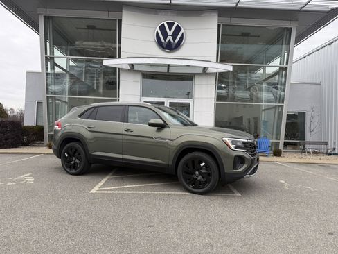 New 2026 Volkswagen Atlas Cross Sport SE image 2
