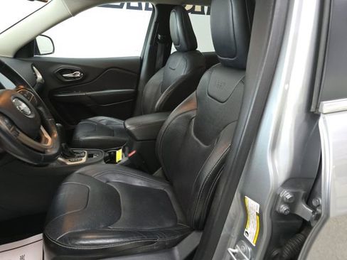 Used 2015 Jeep Cherokee Limited w/ Luxury Group AWD/4WD image 19