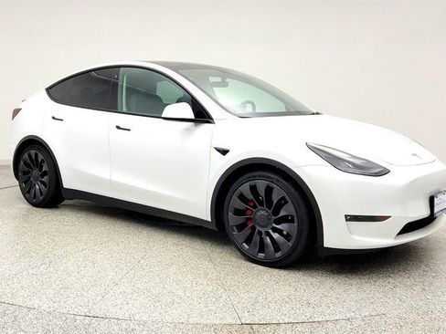 Used 2023 Tesla Model Y Performance image 3
