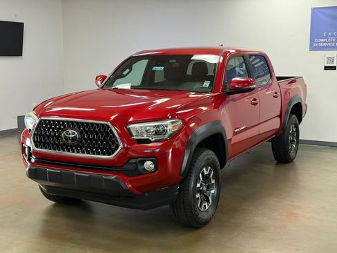 Used 2018 Toyota Tacoma TRD Off-Road w/ Technology Package AWD/4WD image 4