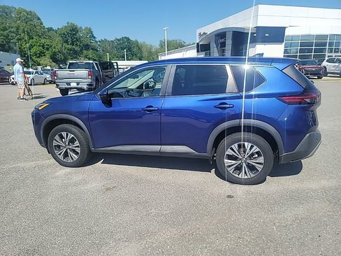 Used 2022 Nissan Rogue SV FWD image 3