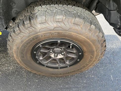Used 2023 Jeep Wrangler Unlimited Rubicon w/ Xtreme 35 Tire Package AWD/4WD image 9