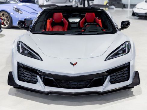 Used 2024 Chevrolet Corvette Z06 w/ Z07 Performance Package image 9