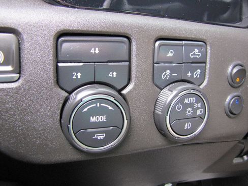 Used 2024 Chevrolet Silverado 2500 LT w/ Convenience Package AWD/4WD image 40