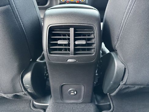 Used 2022 Ford Escape SE w/ SE Sport Appearance Package image 24