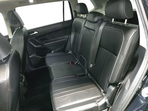 Used 2022 Volkswagen Tiguan SE w/ Panoramic Sunroof Package AWD/4WD image 32