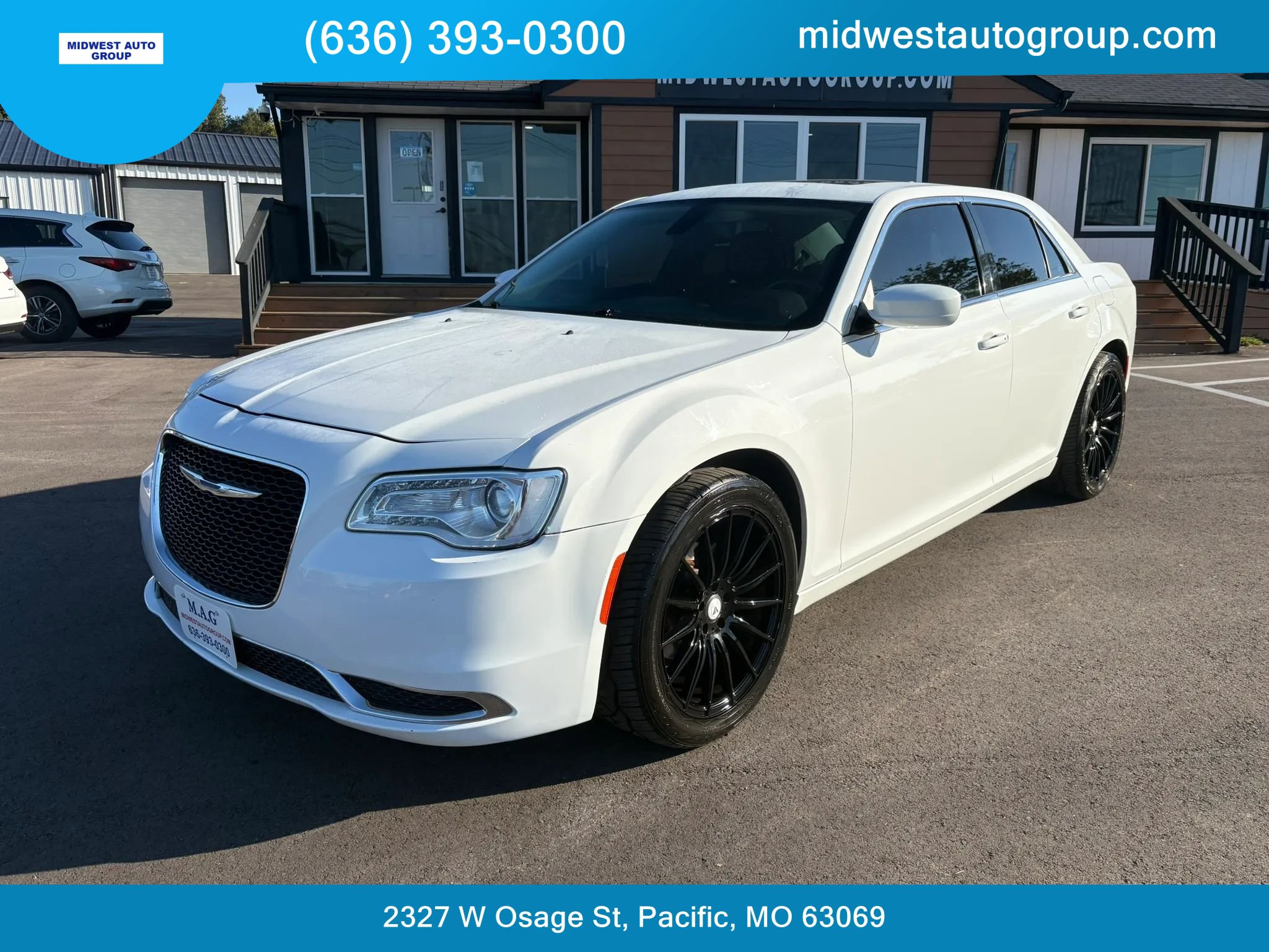 Used 2016 Chrysler 300 Limited RWD image 1