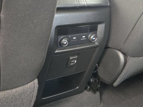 Used 2023 Chevrolet Traverse LT FWD image 33