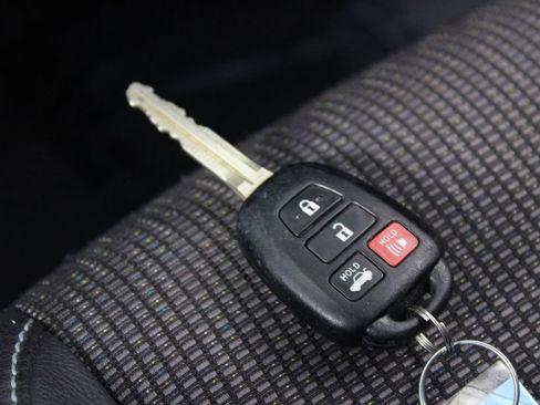 Used 2018 Toyota Corolla SE image 25