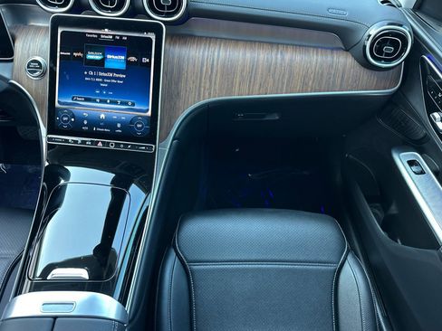 Used 2025 Mercedes-Benz GLC 350e 4MATIC image 29