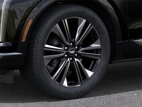 New 2025 Cadillac Optiq Luxury 2 image 9